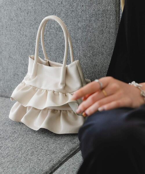 RODE SKO（ロデスコ）の「フリルショルダーハンドバッグ（ハンドバッグ・レディース・シルバー/ブラック/アイボリー/ブラウン系その他/ベージュ/ベージュ系その他/ホワイト系その他/ブラック系その他・ONE）」の2枚目の写真