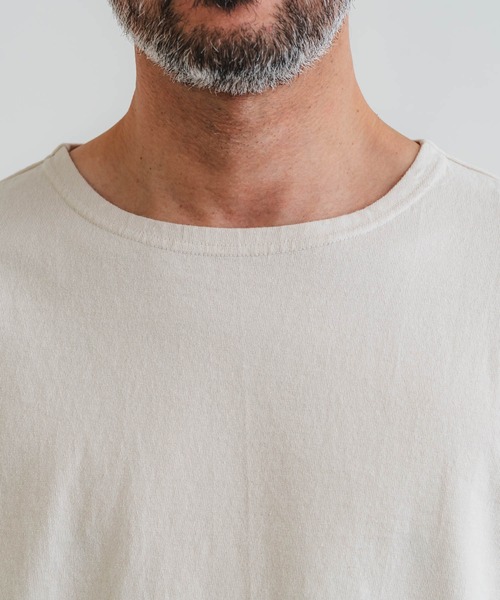 quadro(クオドロ)の「14/1エメラルド天竺ドロップショルダークルーネックプルオーバー(Tシャツ/カットソー・メンズ・ダークネイビー/グレー/オフホワイト・MEDIUM/LARGE)」の19枚目の写真