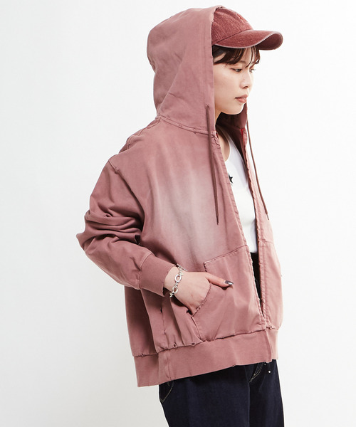 CONVERSE TOKYO(コンバーストウキョウ)の「PIGMENT DYE DISTRESSED ZIP-UP HOODIE(パーカー・レディース・ピンク/アイボリー/スミクロ・MEDIUM/SMALL)」の1枚目の写真