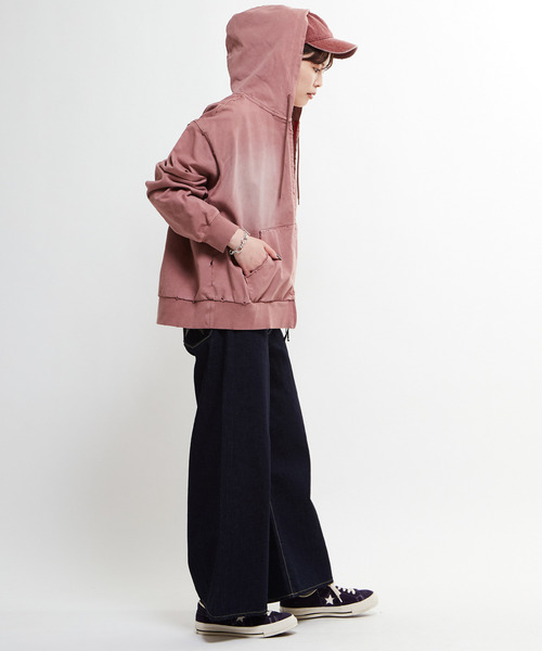 CONVERSE TOKYO(コンバーストウキョウ)の「PIGMENT DYE DISTRESSED ZIP-UP HOODIE(パーカー・レディース・ピンク/アイボリー/スミクロ・MEDIUM/SMALL)」の8枚目の写真