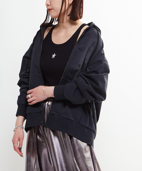 CONVERSE TOKYO(コンバーストウキョウ)の「PIGMENT DYE DISTRESSED ZIP-UP HOODIE(パーカー・レディース・ピンク/アイボリー/スミクロ・MEDIUM/SMALL)」の11枚目の写真
