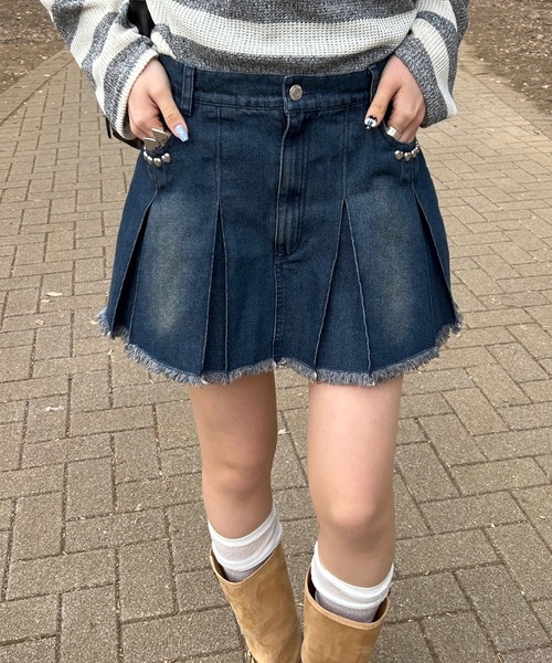 napinna maison(ナピナメゾン)の「【napinna maison×4sisters】スタッズフリンジデニムスカート(ミニ丈/ミディアム丈)(デニムスカート・レディース・ブルー系2/ブルー系1・FREE)」の1枚目の写真
