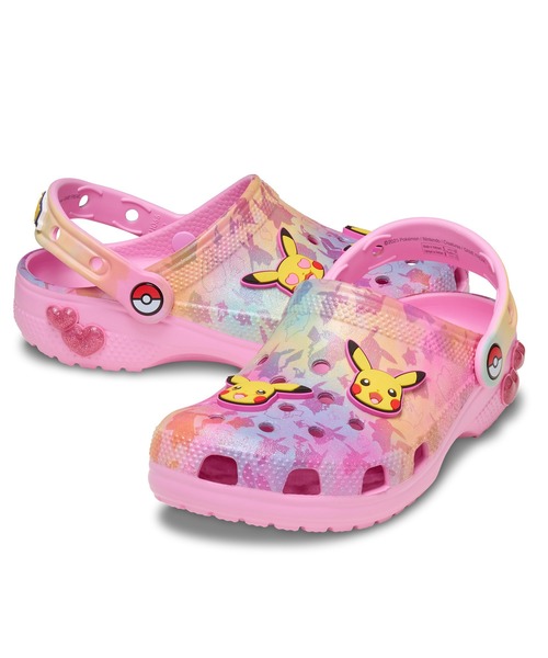 crocs(クロックス)の「CROCS/クロックス キッズ サンダル ポケモン ピカチュー KIDS PIKACHU PINK CLASSIC 211229-90H(サンダル・キッズ・ピンク系その他・19cm/20cm/21cm/18cm)」の1枚目の写真