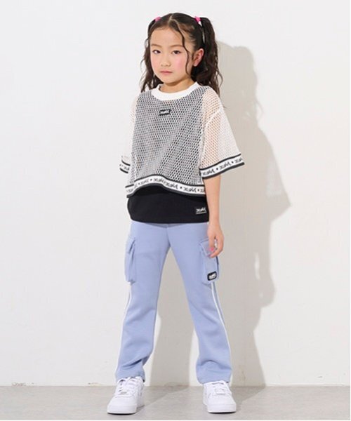 X-girl Stages(エックスガールステージス)の「サイドラインカーゴフレアパンツ(カーゴパンツ・キッズ・ブラック/ライトブルー・120cm/110cm/100cm/90cm/80cm/130cm/140cm)」の4枚目の写真