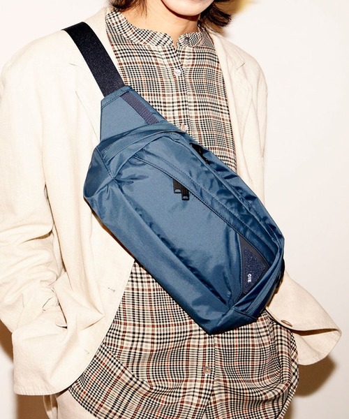 CIE(シー)の「【CIE】FLOW BODYBAG 022102(ボディバッグ/ウエストポーチ・レディース・ブラウン/グレイッシュブルー/ブラック・FREE)」の6枚目の写真
