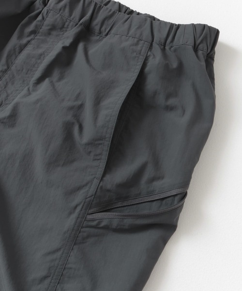 URBAN RESEARCH DOORS(アーバンリサーチドアーズ)の「ナイロンタッサー デタッチャブルパンツ(その他パンツ・メンズ・チャコールグレー/ブラック・LARGE/MEDIUM)」の11枚目の写真
