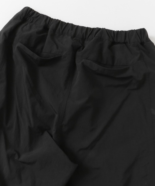 URBAN RESEARCH DOORS(アーバンリサーチドアーズ)の「ナイロンタッサー デタッチャブルパンツ(その他パンツ・メンズ・チャコールグレー/ブラック・LARGE/MEDIUM)」の17枚目の写真