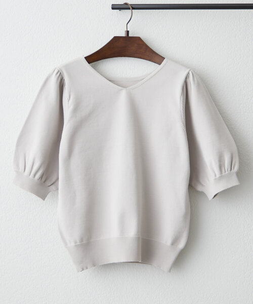 NAO(ナオ)の「【NAO】前後2WAY半袖ニットプルオーバー(Tシャツ/カットソー・レディース・アイボリー/ロイヤルブルー/グレイッシュベージュ/ブラック/イエロー・FREE)」の4枚目の写真