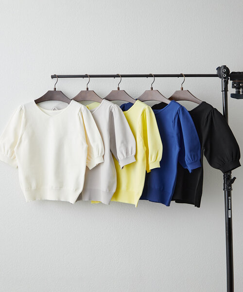 NAO(ナオ)の「【NAO】前後2WAY半袖ニットプルオーバー(Tシャツ/カットソー・レディース・アイボリー/ロイヤルブルー/グレイッシュベージュ/ブラック/イエロー・FREE)」の2枚目の写真