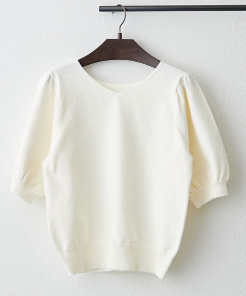 NAO(ナオ)の「【NAO】前後2WAY半袖ニットプルオーバー(Tシャツ/カットソー・レディース・アイボリー/ロイヤルブルー/グレイッシュベージュ/ブラック/イエロー・FREE)」の6枚目の写真