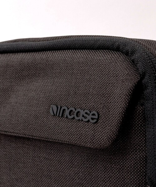incase（インケース）の「【Incase/インケース】Crosstown Sling（ショルダーバッグ・メンズ・ブラック・FREE）」の6枚目の写真