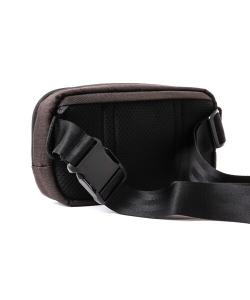 incase（インケース）の「【Incase/インケース】Crosstown Sling（ショルダーバッグ・メンズ・ブラック・FREE）」の10枚目の写真