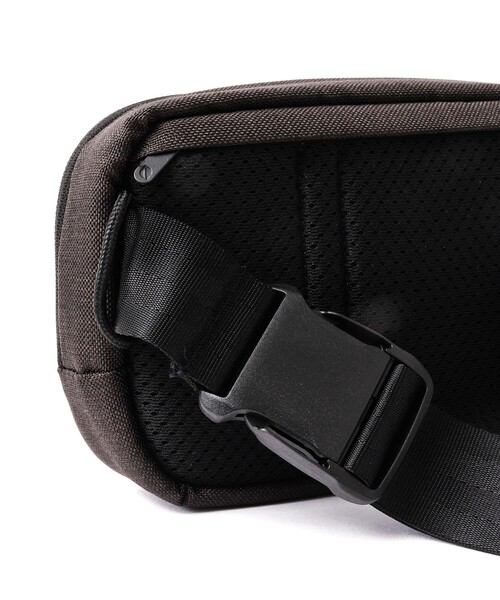 incase（インケース）の「【Incase/インケース】Crosstown Sling（ショルダーバッグ・メンズ・ブラック・FREE）」の11枚目の写真