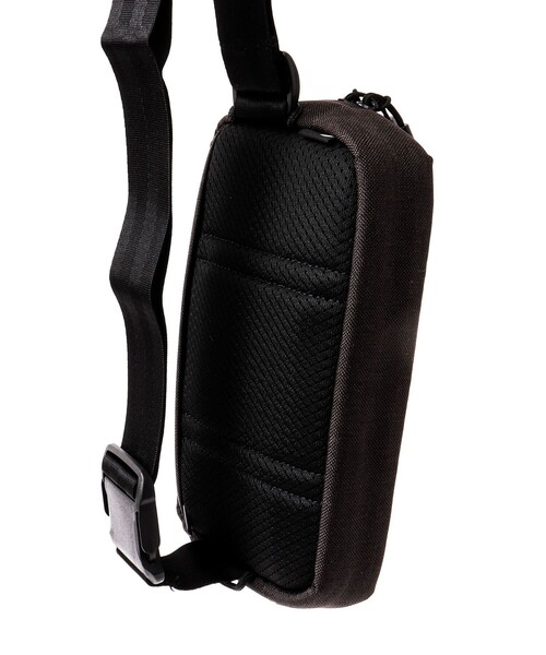 incase（インケース）の「【Incase/インケース】Crosstown Sling（ショルダーバッグ・メンズ・ブラック・FREE）」の4枚目の写真