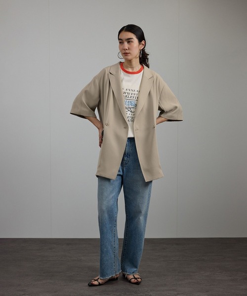 SALON adam et rope'（サロン アダム エ ロペ）の「バックサテンハーフスリーブジャケット［セットアップ対応・今から秋まで］（テーラードジャケット・レディース・ブラック/ベージュ・FREE）」の4枚目の写真