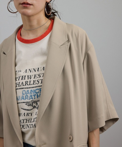 SALON adam et rope'（サロン アダム エ ロペ）の「バックサテンハーフスリーブジャケット［セットアップ対応・今から秋まで］（テーラードジャケット・レディース・ブラック/ベージュ・FREE）」の11枚目の写真