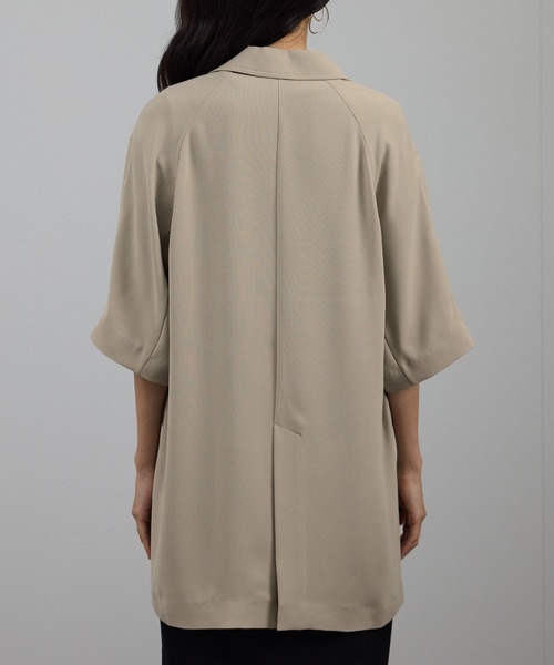 SALON adam et rope'（サロン アダム エ ロペ）の「バックサテンハーフスリーブジャケット［セットアップ対応・今から秋まで］（テーラードジャケット・レディース・ブラック/ベージュ・FREE）」の15枚目の写真