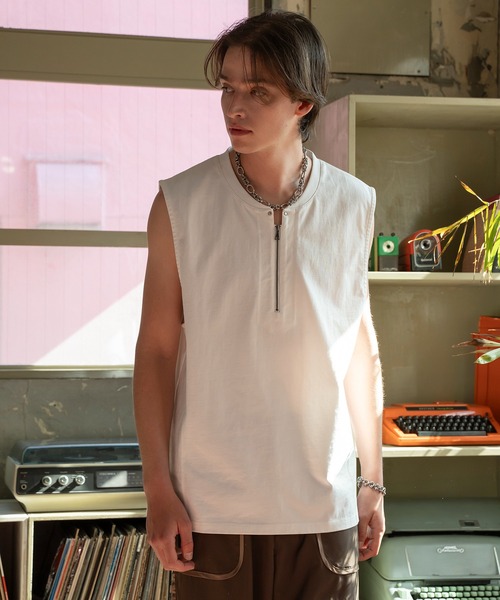 Forte(フォルテ)(フォルテ)の「Side Slit Zip No-sleeve T-shirts/ジップノースリーブTシャツ/洗える(Tシャツ/カットソー・メンズ・ホワイト/ブラック/カーキ・MEDIUM/LARGE)」の12枚目の写真