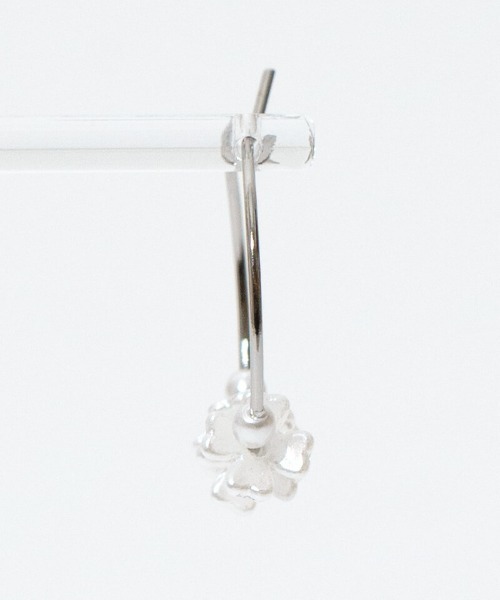 flower（フラワー）の「ライラックフープピアス（ピアス（片耳用）・レディース・ゴールド/シルバー・FREE）」の5枚目の写真