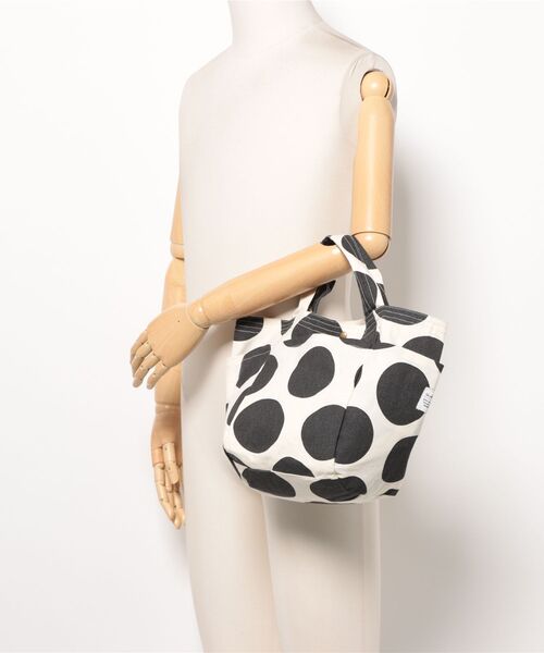 and it_（アンドイット）の「ドット＆チェック柄インドminiトート（トートバッグ・レディース・ブラック/グレイッシュベージュ/チャコール/ナチュラル・FREE）」の8枚目の写真