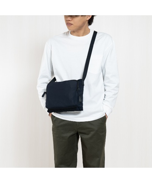 MARGARET HOWELL idea(マーガレット・ハウエルアイデア)の「MARGARET HOWELL idea(マーガレット・ハウエル アイデア)VINTAGE LIKE サコッシュ(ショルダーバッグ・メンズ・ブラック/ブラウン/ネイビー・FREE)」の19枚目の写真