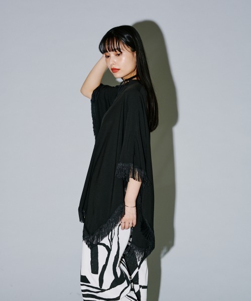terrace(テラス)の「フリンジスクエアポンチョシャツ(シャツ/ブラウス・レディース・グリーン/ブラック/チャコールグレー/オフホワイト・MEDIUM)」の16枚目の写真