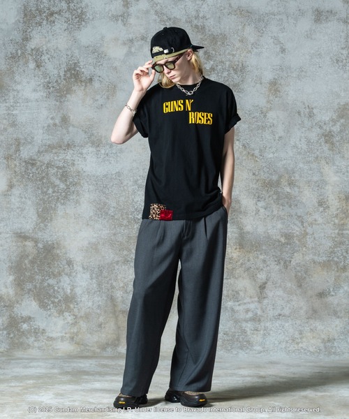 glamb(グラム)の「GUNS N’ ROSES Cross T-Shirt / ガンズアンドローゼスクロスTシャツ(Tシャツ/カットソー・メンズ・ブラック・S/M/L)」の8枚目の写真
