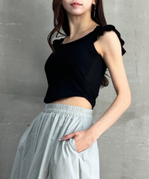 tolene(トレネ)の「カップ付き フリルスリーブ クロップドトップス(Tシャツ/カットソー・レディース・ブラック/ホワイト・FREE)」の18枚目の写真