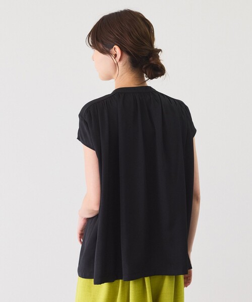 Jayro(ジャイロ)の「サテンギャザーブラウス(シャツ/ブラウス・レディース・ホワイト系その他/ブルー系その他4/ブラック・M)」の15枚目の写真