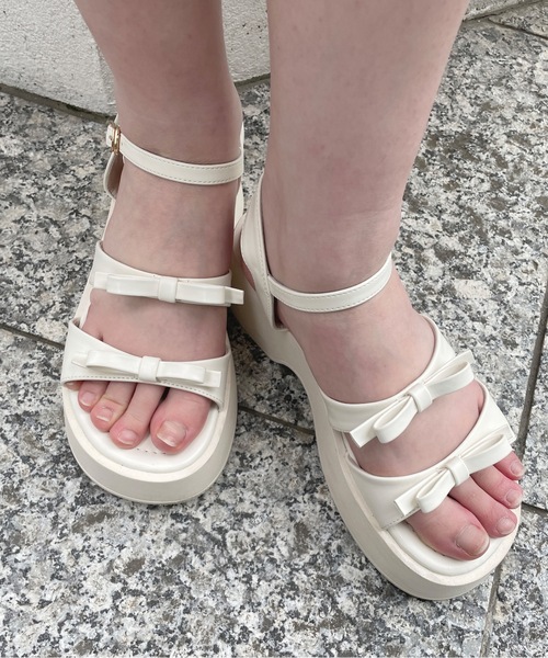 one way（ワンウェイ）の「リボンストラップサンダル（サンダル・レディース・アイボリー/ブラック・MEDIUM/LARGE/SMALL）」の5枚目の写真