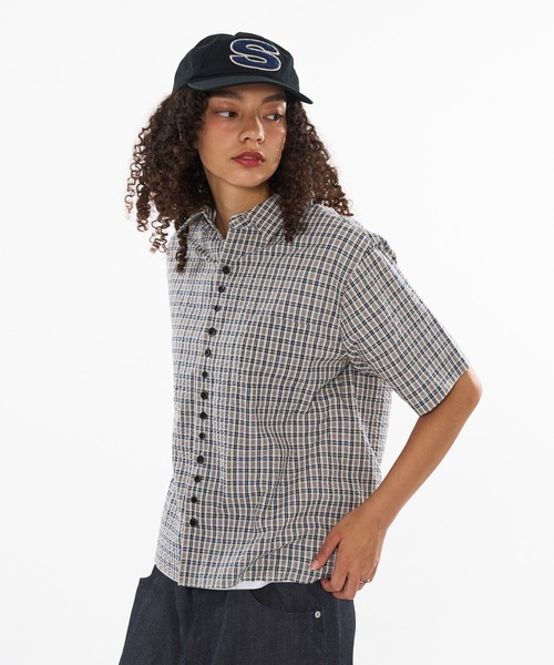 WISH FOR EVER（ウィッシュフォーエバー）の「FAKE BOTTON SEERSUCKER SHORT SHIRT/ フェイクボタンシアサッカーショートシャツ（シャツ/ブラウス・メンズ・レッド/カーキ/ライトブルー・SMALL/MEDIUM/LARGE）」の8枚目の写真