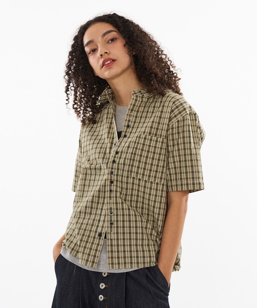 WISH FOR EVER（ウィッシュフォーエバー）の「FAKE BOTTON SEERSUCKER SHORT SHIRT/ フェイクボタンシアサッカーショートシャツ（シャツ/ブラウス・メンズ・レッド/カーキ/ライトブルー・SMALL/MEDIUM/LARGE）」の5枚目の写真