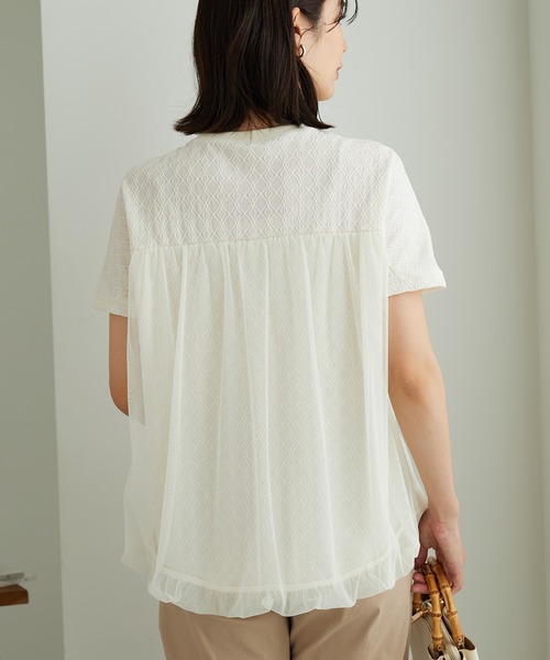 BELLUNA PLUS(ベルーナ)の「ジャカード素材チュール重ねプルオーバー(Tシャツ/カットソー・レディース・イエロー/ブラック/アイボリー・X-LARGE/LARGE/MEDIUM)」の5枚目の写真