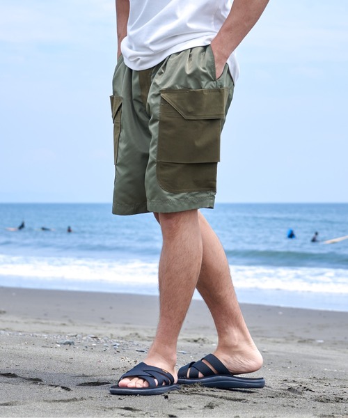 Sunny Smith(サニースミス)の「ワーキング ナイロン サテン カーゴハーフパンツ(カーゴパンツ・メンズ・チャコール/カーキ・LARGE/MEDIUM)」の11枚目の写真