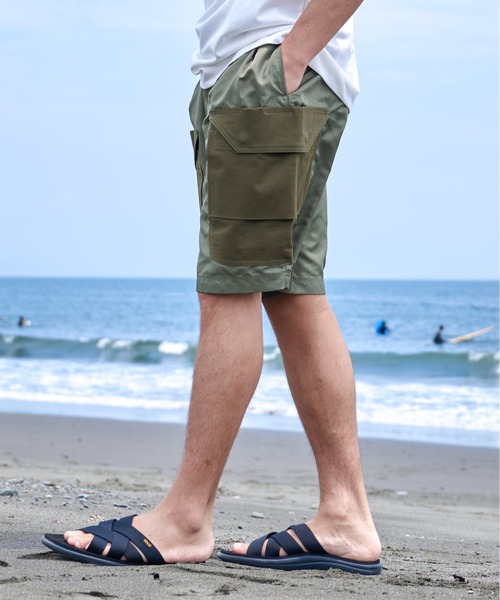 Sunny Smith(サニースミス)の「ワーキング ナイロン サテン カーゴハーフパンツ(カーゴパンツ・メンズ・チャコール/カーキ・LARGE/MEDIUM)」の12枚目の写真