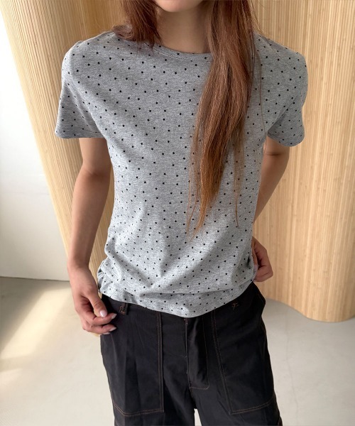 4INT.(フォイント)の「【Kitsch look】スター ドット 半袖 Tシャツ(Tシャツ/カットソー・レディース・ブラック/グレー/ホワイト/チャコール/ライトブルー・FREE)」の4枚目の写真