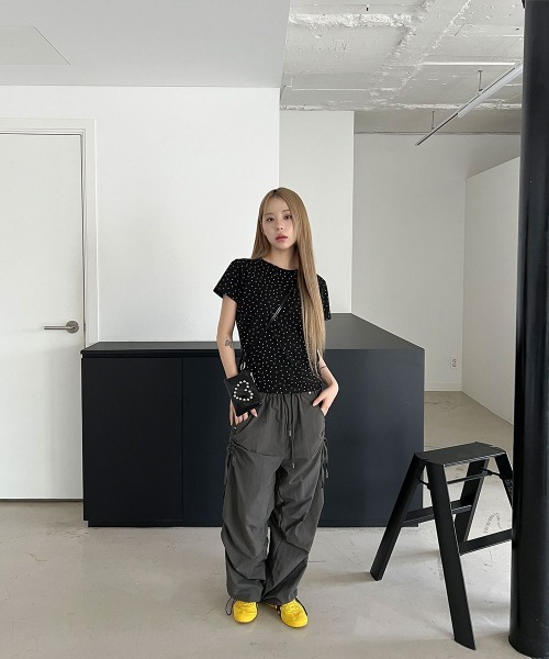 4INT.(フォイント)の「【Kitsch look】スター ドット 半袖 Tシャツ(Tシャツ/カットソー・レディース・ブラック/グレー/ホワイト/チャコール/ライトブルー・FREE)」の6枚目の写真