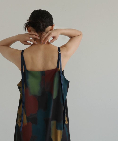 hellam（へラム）の「ニュアンスリバーシブルワンピース（ワンピース・レディース・ブラック/その他/ブラウン・FREE）」の6枚目の写真