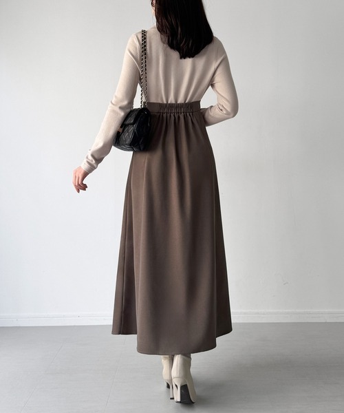 junoah(ジュノア)の「ポロニットドッキングラッフルフレアワンピース(薄手、裏地なし)(ワンピース・レディース・チャコール/グレイッシュベージュ/ブラック・SMALL/LARGE/MEDIUM)」の19枚目の写真
