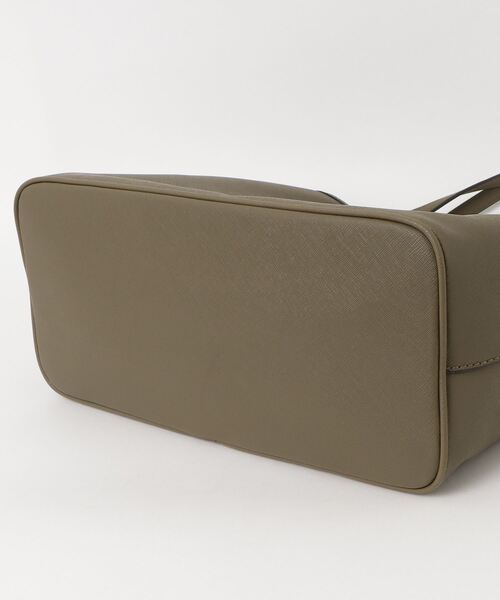 Guess（ゲス）の「PORTINI Trap Tote トートバッグ  （トートバッグ・レディース・ネイビー/ブラック/オリーブ/ライトベージュ・ONE SIZE）」の14枚目の写真