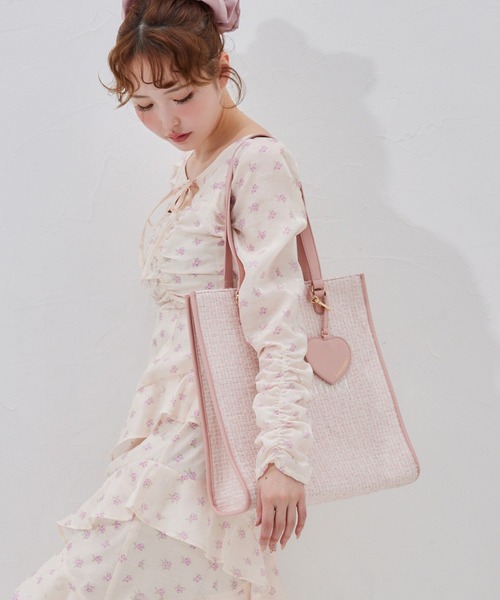 one after another NICE CLAUP(ワンアフターアナザーナイスクラップ)の「【LouLoumei】/ハートチャーム付きトートバッグ/自立可能(トートバッグ・レディース・アイボリー/ミント/ブラック/ベージュ/レッド/ピンク/サックスブルー/ラベンダー・FREE)」の8枚目の写真