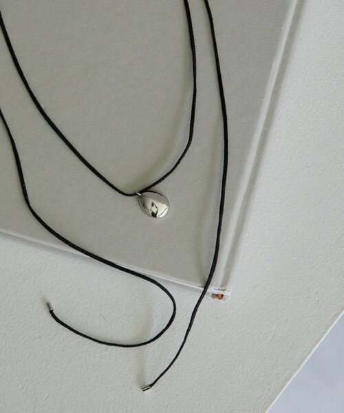 GALLARDAGALANTE(ガリャルダガランテ)の「スエードコードネックレス(ネックレス・レディース・ゴールド/シルバー・FREE)」の3枚目の写真