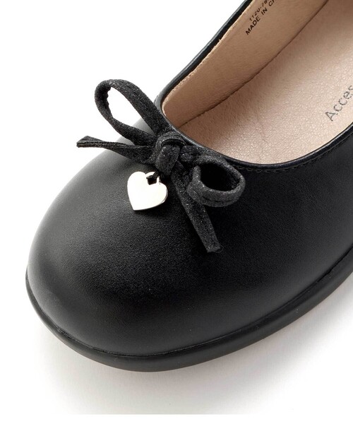 BeBe(ベベ)の「リボン付きプレーントゥストラップシューズ(16~21cm)(パンプス・キッズ・グレー/ブラック・17.0cm/19.0cm/18.0cm/20.0cm/21.0cm/16.0cm)」の9枚目の写真