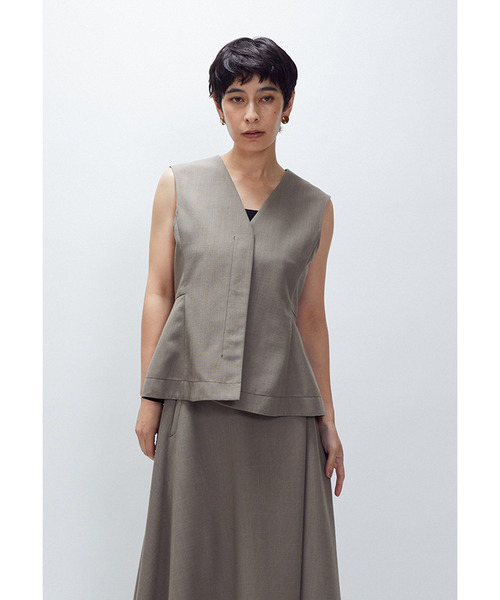 1er Arrondissement（プルミエアロンディスモン）の「ペプラムジレ（その他アウター・レディース・ブラウン系その他5/ブルー系その他3・36/38）」の3枚目の写真