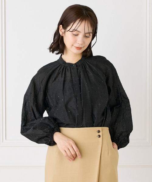 INED（イネド）の「ラメドットギャザーブラウス【セットアップ対応】（シャツ/ブラウス・レディース・カーキ/オフホワイト/ブラック・9号）」の3枚目の写真