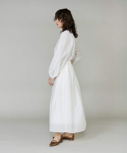 INED（イネド）の「ラメドットギャザーブラウス【セットアップ対応】（シャツ/ブラウス・レディース・カーキ/オフホワイト/ブラック・9号）」の13枚目の写真