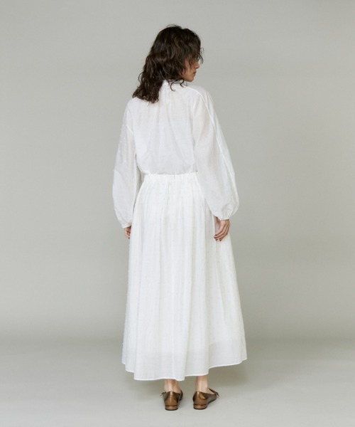 INED（イネド）の「ラメドットギャザーブラウス【セットアップ対応】（シャツ/ブラウス・レディース・カーキ/オフホワイト/ブラック・9号）」の14枚目の写真