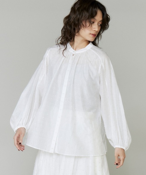 INED（イネド）の「ラメドットギャザーブラウス【セットアップ対応】（シャツ/ブラウス・レディース・カーキ/オフホワイト/ブラック・9号）」の8枚目の写真