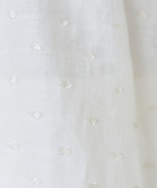 INED（イネド）の「ラメドットギャザーブラウス【セットアップ対応】（シャツ/ブラウス・レディース・カーキ/オフホワイト/ブラック・9号）」の6枚目の写真