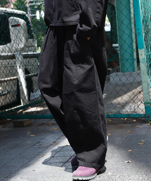 is-ness(イズネス)の「is-ness / イズネス HERRINGBONE BALLOON BAKER PANTS(その他パンツ・メンズ・ブラック・MEDIUM/LARGE)」の1枚目の写真